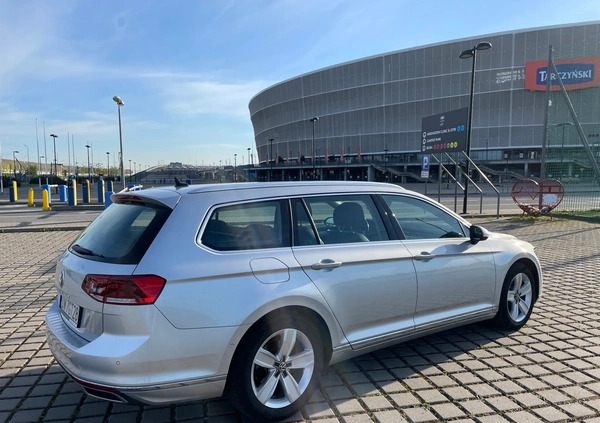 Volkswagen Passat cena 93500 przebieg: 92900, rok produkcji 2019 z Wrocław małe 121